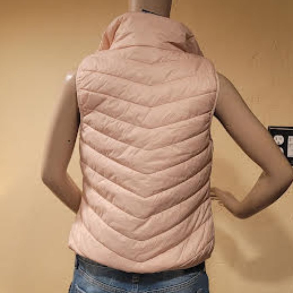 NWT Arizona Jean Company Rose Quartz women's medium lightweight puffer vest - Picture 8 of 9